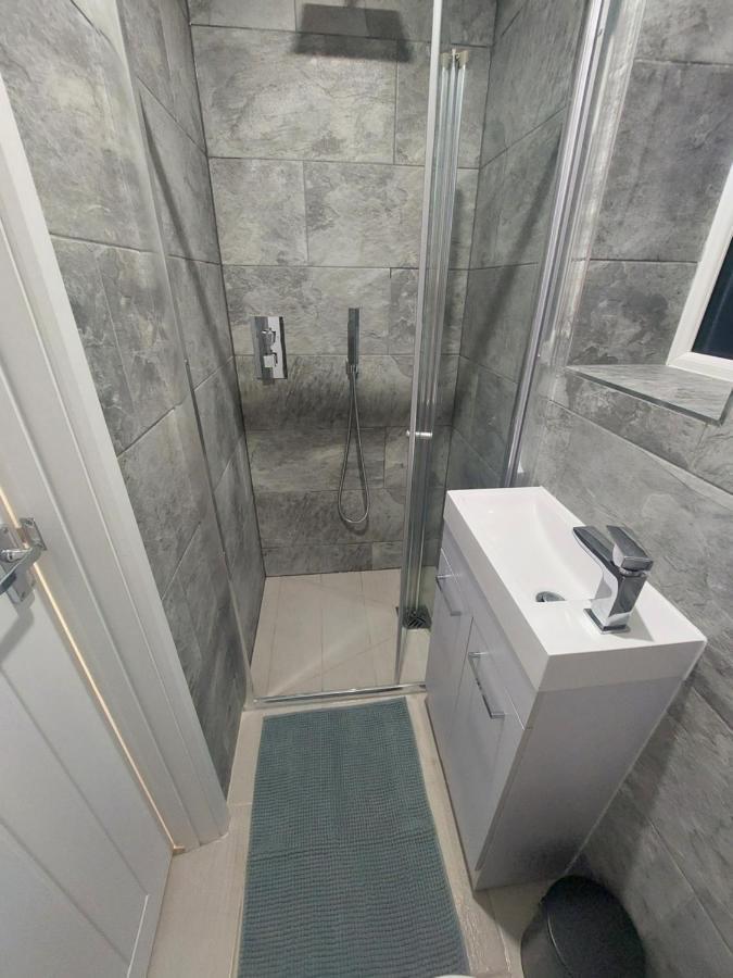 New, Stylish Studio Flat With Private Patio And Free On-Street Parking Check Out At 11Am Bournemouth Dış mekan fotoğraf