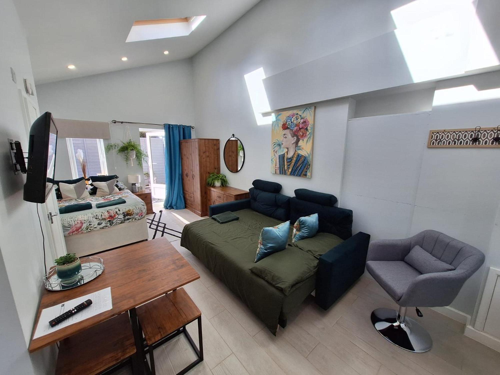 New, Stylish Studio Flat With Private Patio And Free On-Street Parking Check Out At 11Am Bournemouth Dış mekan fotoğraf