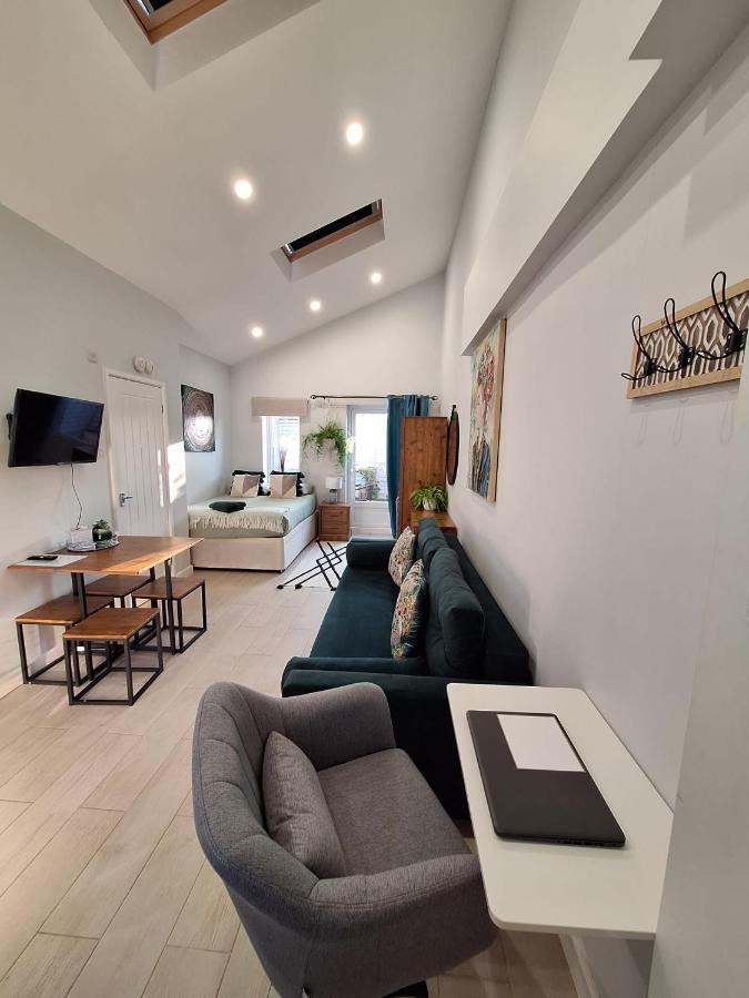 New, Stylish Studio Flat With Private Patio And Free On-Street Parking Check Out At 11Am Bournemouth Dış mekan fotoğraf