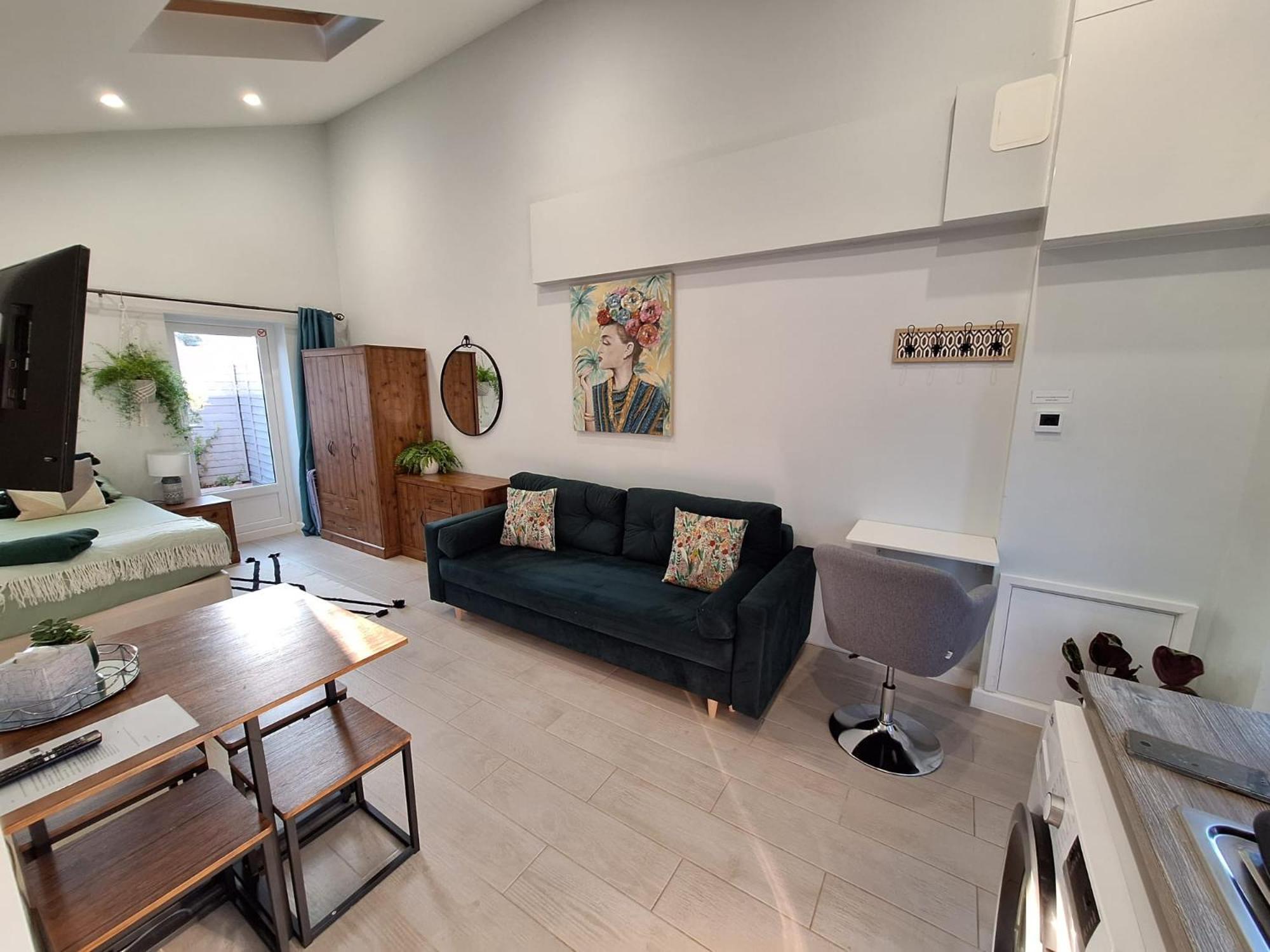 New, Stylish Studio Flat With Private Patio And Free On-Street Parking Check Out At 11Am Bournemouth Dış mekan fotoğraf